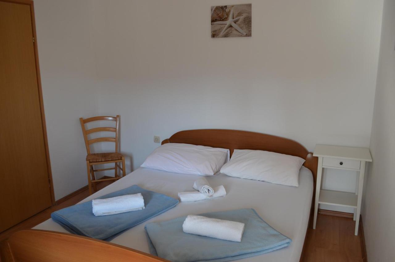 Apartments Leticia I Baška Buitenkant foto