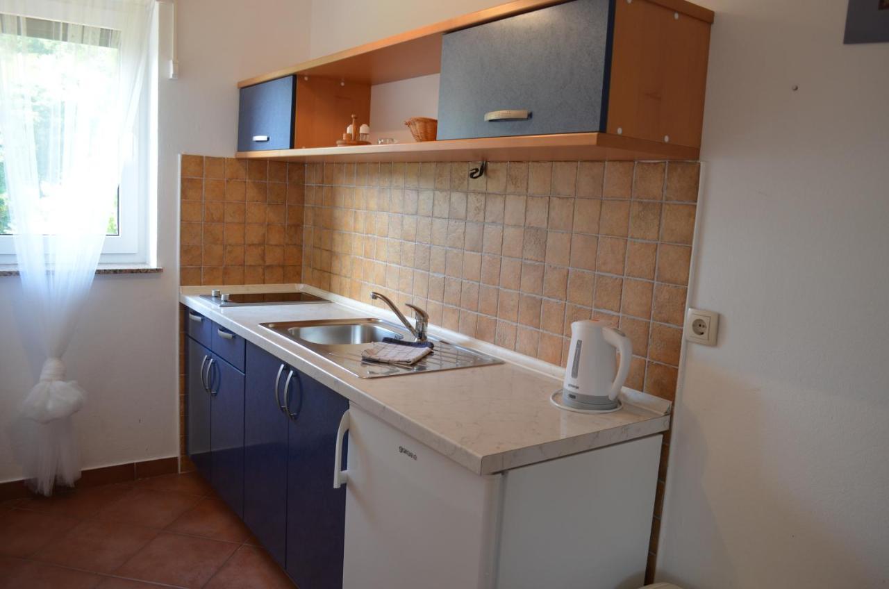 Apartments Leticia I Baška Buitenkant foto