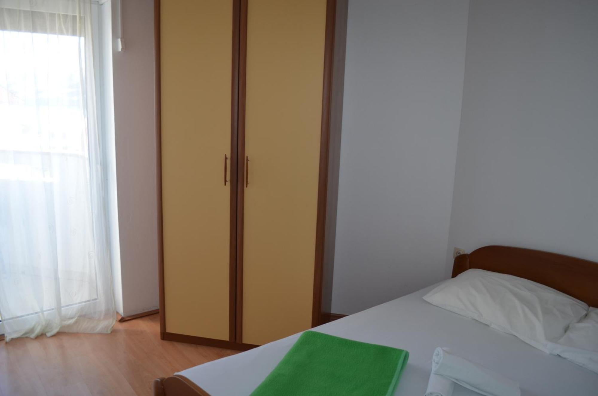 Apartments Leticia I Baška Buitenkant foto