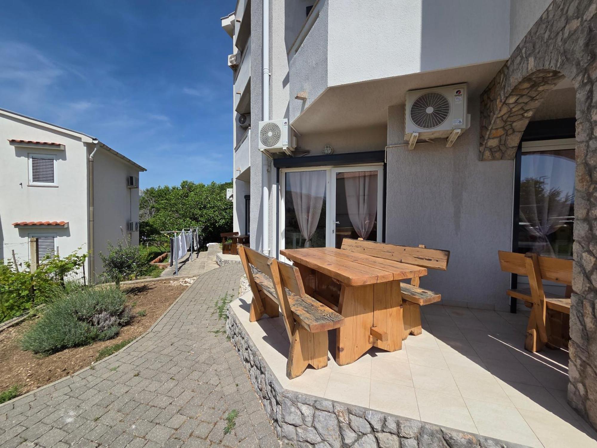 Apartments Leticia I Baška Buitenkant foto